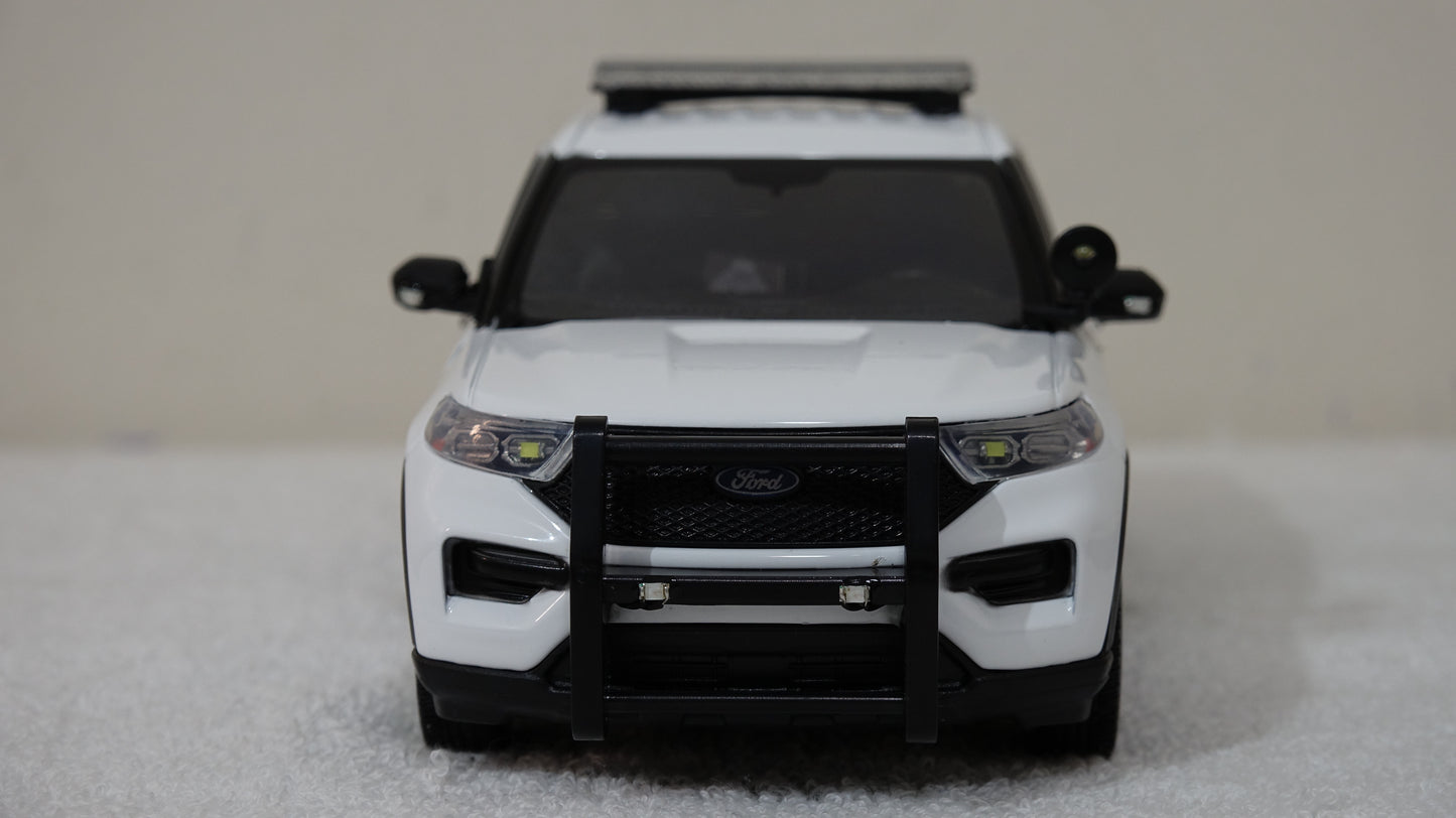 1/24 scale Unmarked Police White 2022 Ford Explorer with custom added lights and siren. !!FREE SHIPPING!!