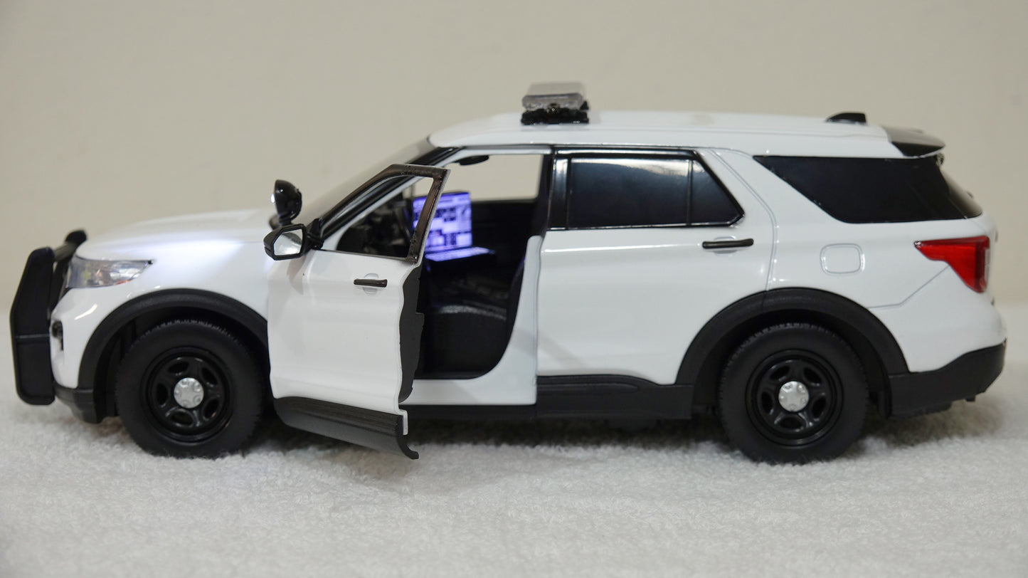 1/24 scale Unmarked Police White 2022 Ford Explorer with custom added lights and siren. !!FREE SHIPPING!!