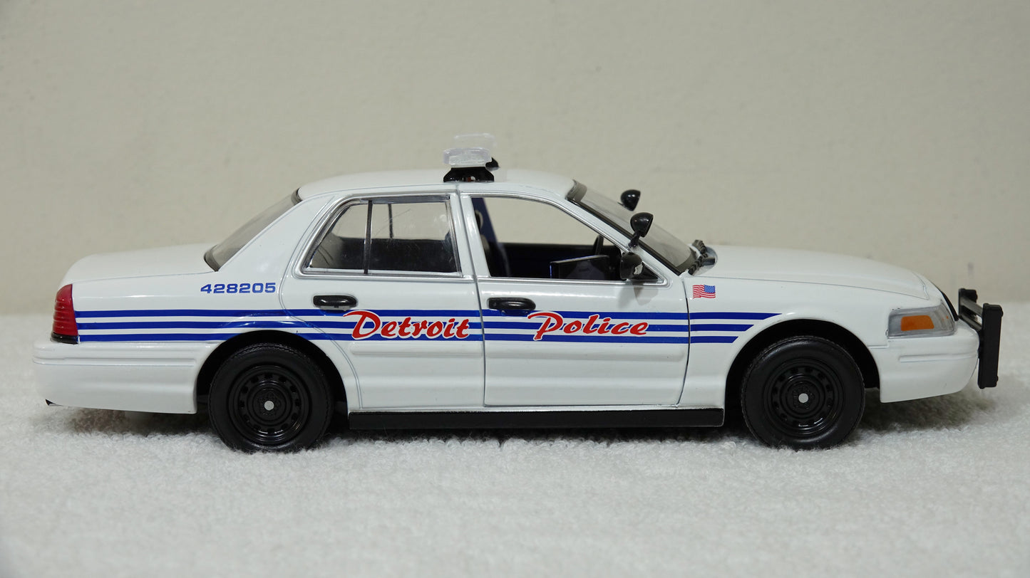 1/24 scale Detroit Police 2008 Ford Crown Victoria with Lights and Siren !!FREE SHIPPING!!