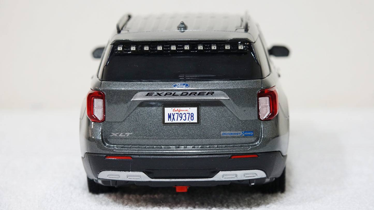 1/24 scale Civilian Gray Undercover Police 2022 Ford Explorer with custom added lights and siren. !!FREE SHIPPING!!
