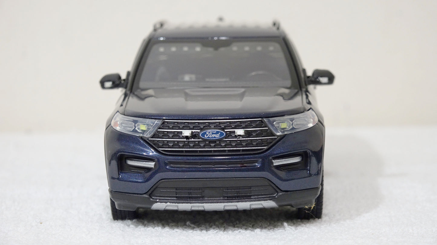 1/24 scale Civilian Blue Undercover Police 2022 Ford Explorer with custom added lights and siren. !!FREE SHIPPING!!