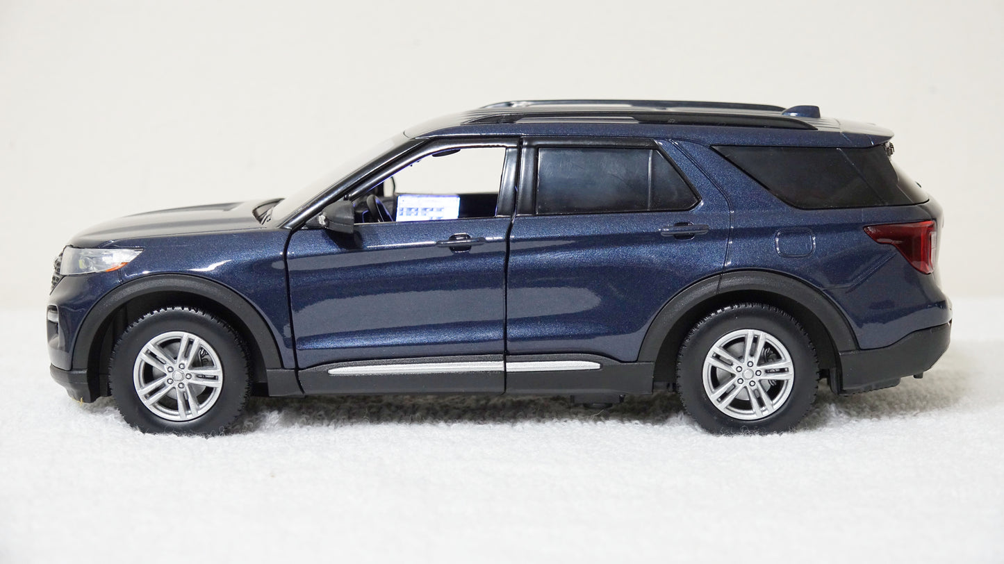 1/24 scale Civilian Blue Undercover Police 2022 Ford Explorer with custom added lights and siren. !!FREE SHIPPING!!