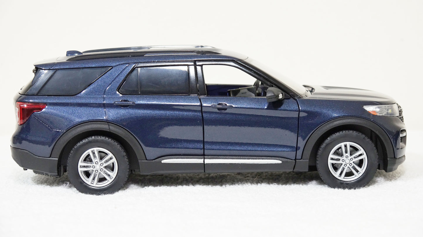1/24 scale Civilian Blue Undercover Police 2022 Ford Explorer with custom added lights and siren. !!FREE SHIPPING!!