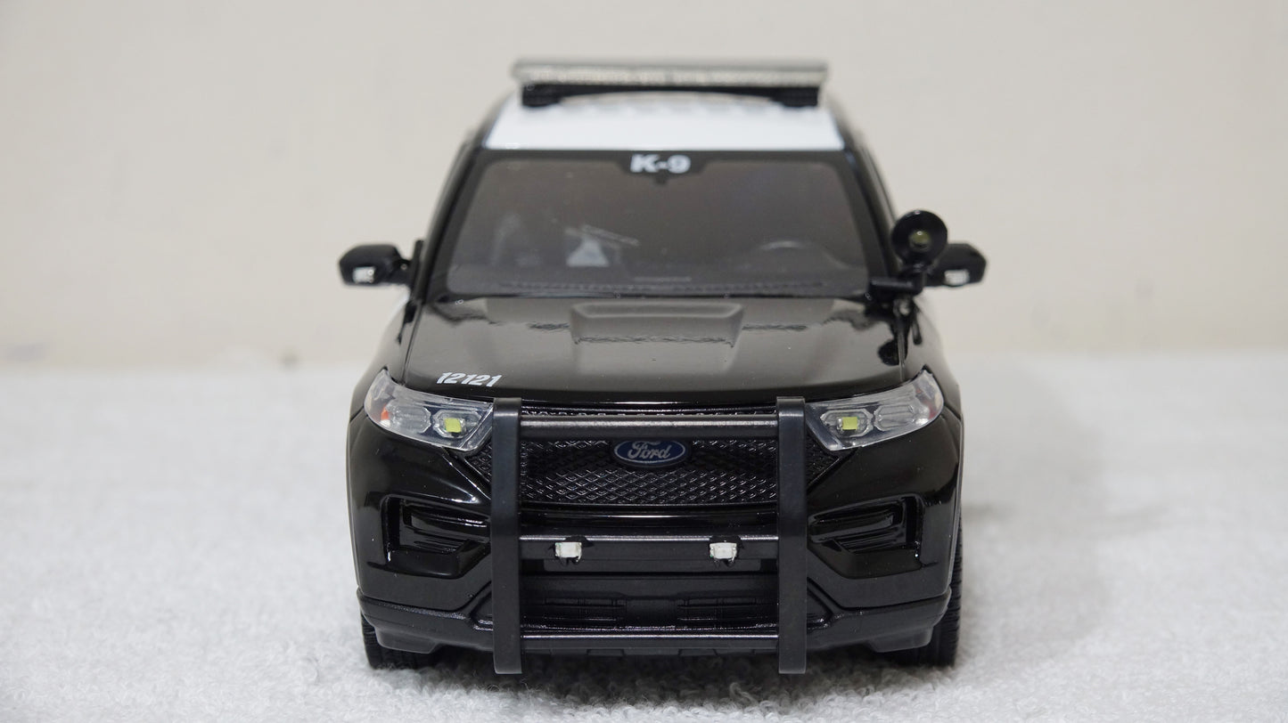 1/24 scale Sacramento Police K-9 unit 2022 Ford Explorer with custom added lights and siren. !!FREE SHIPPING!!
