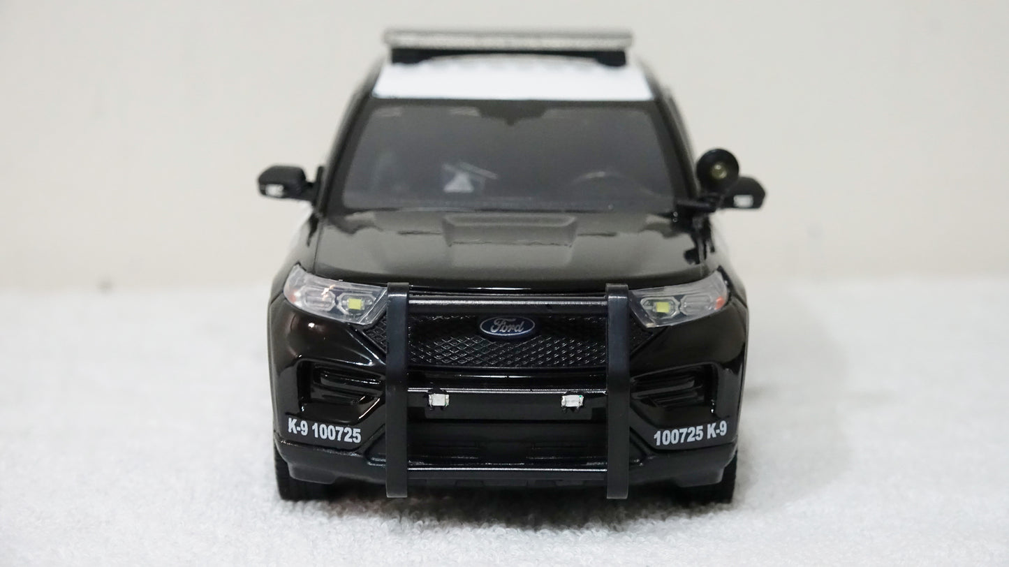 1/24 scale Fresno Police K-9 unit 2022 Ford Explorer with custom added lights and siren. !!FREE SHIPPING!!