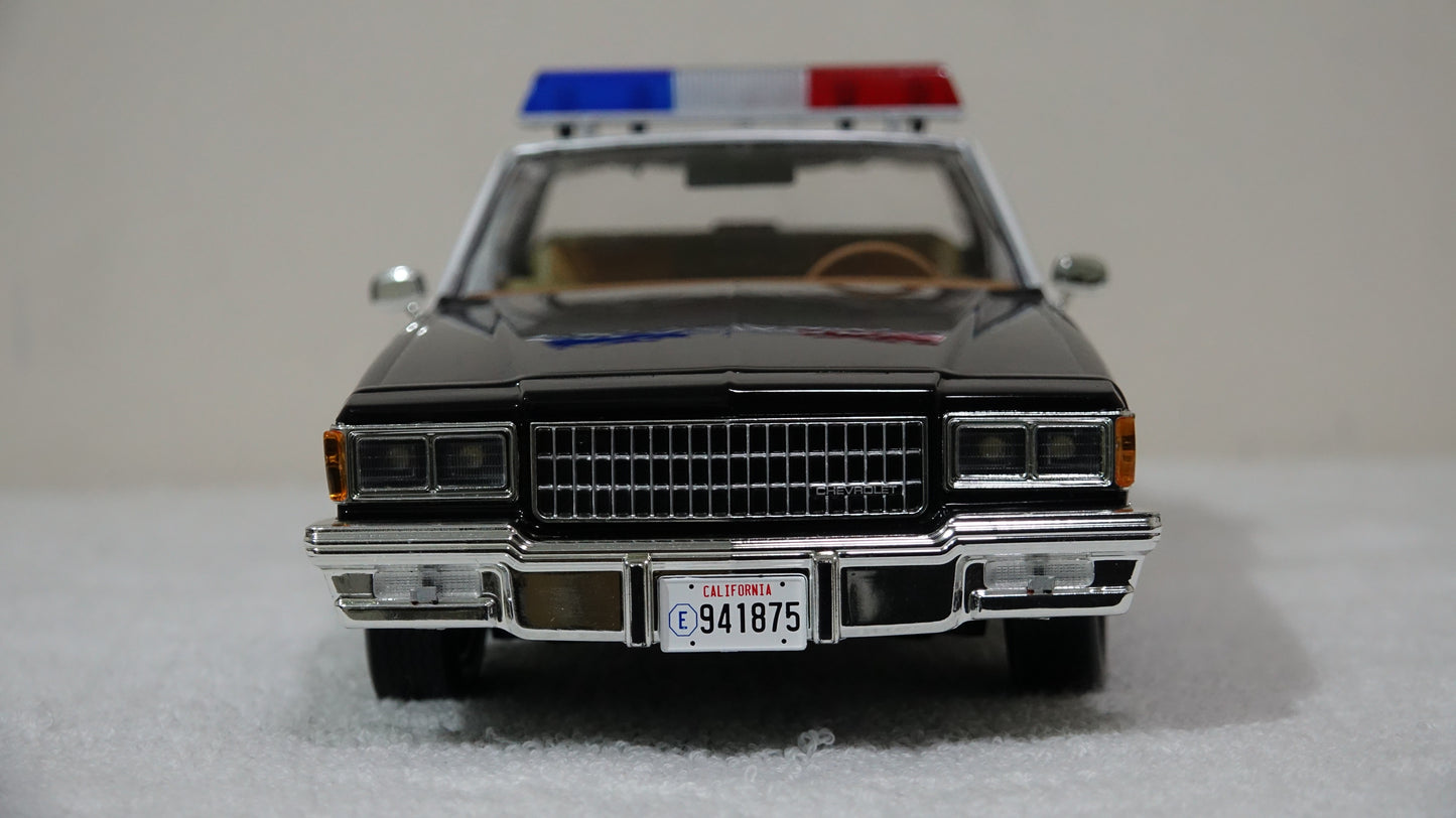 1/18 scale MacGiver Show LAPD 1986 Chevrolet Caprice with custom added lights and siren. FREE SHIPPING