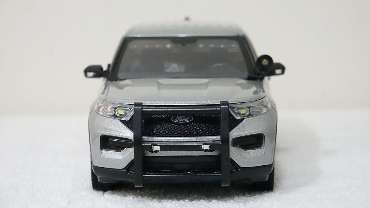 1/24 scale Silver Undercover Police 2022 Ford Explorer with custom added lights and siren. !!FREE SHIPPING!!