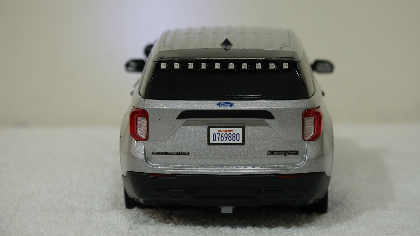 1/24 scale Silver Undercover Police 2022 Ford Explorer with custom added lights and siren. !!FREE SHIPPING!!