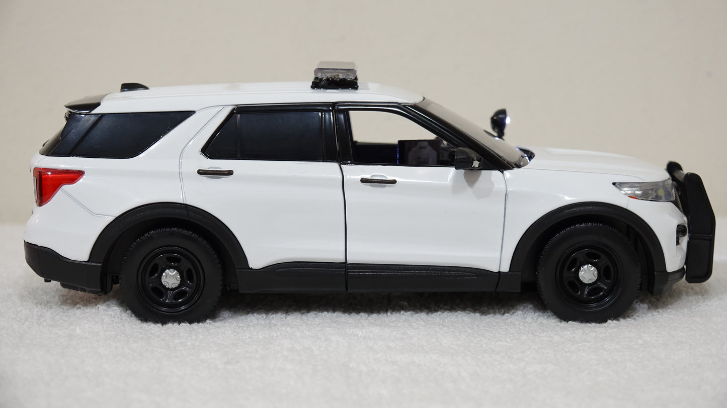 1/24 scale Unmarked Police White 2022 Ford Explorer with custom added lights and siren. !!FREE SHIPPING!!