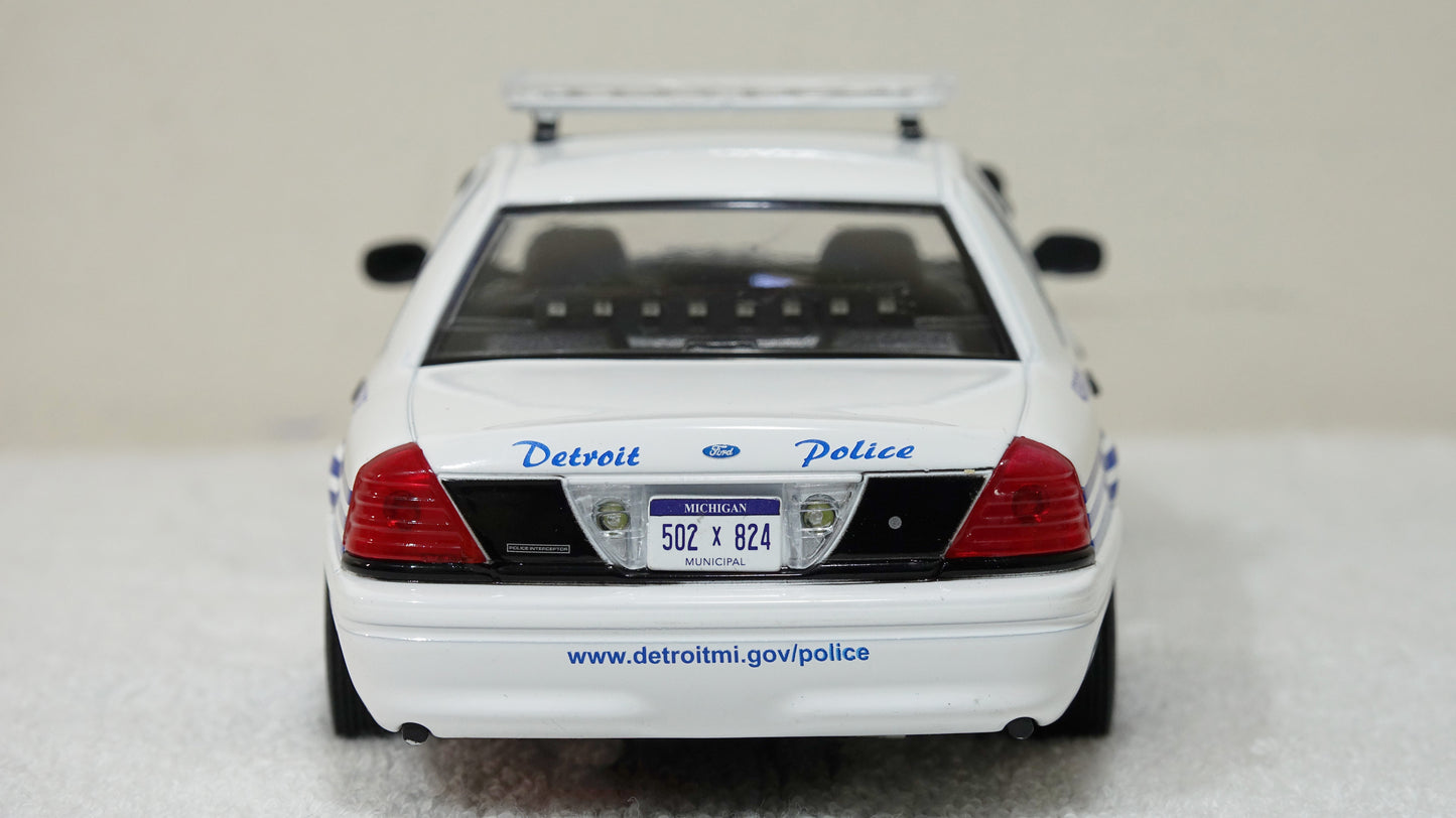 1/24 scale Detroit Police 2008 Ford Crown Victoria with Lights and Siren !!FREE SHIPPING!!