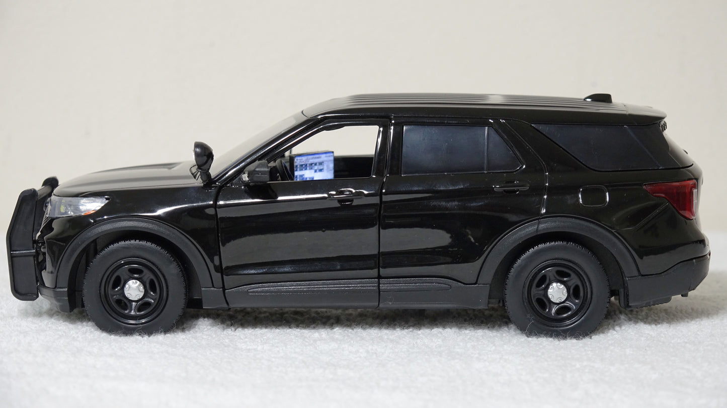 1/24 scale Black Undercover Police 2022 Ford Explorer with custom added lights and siren. !!FREE SHIPPING!!