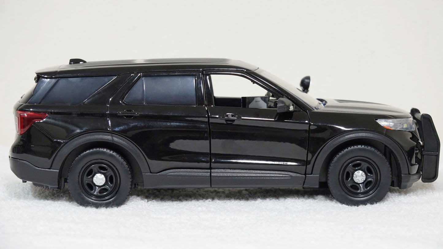 1/24 scale Black Undercover Police 2022 Ford Explorer with custom added lights and siren. !!FREE SHIPPING!!