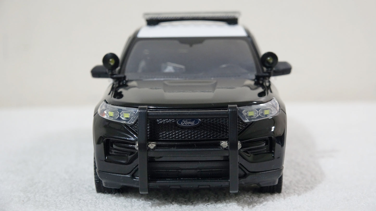 1/24 scale California Highway Patrol 2022 Ford Explorer with custom added lights and siren. !!FREE SHIPPING!!