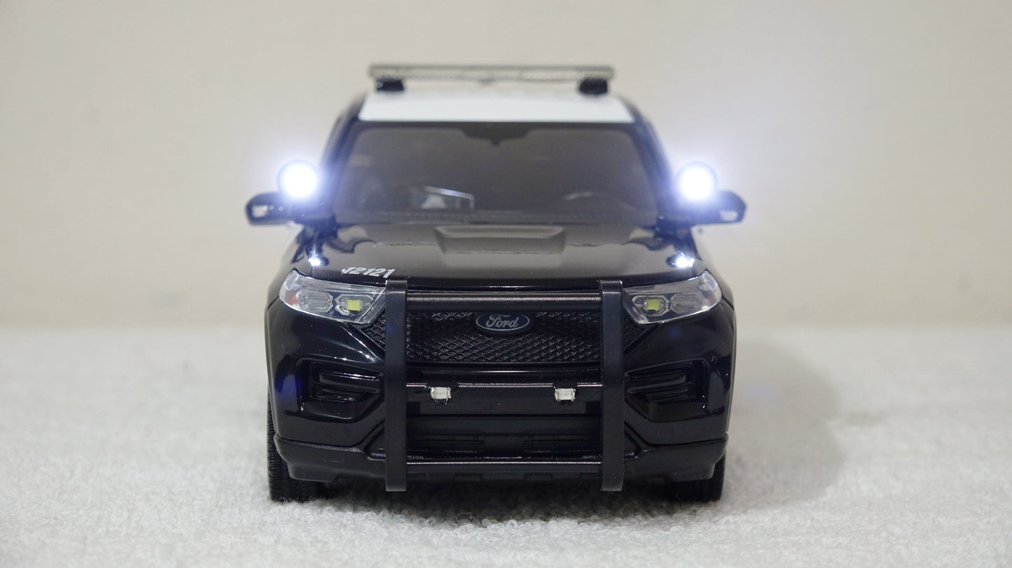 1/24 scale Sacramento California Police Department 2022 Ford Explorer with custom added lights and siren. !!FREE SHIPPING!!